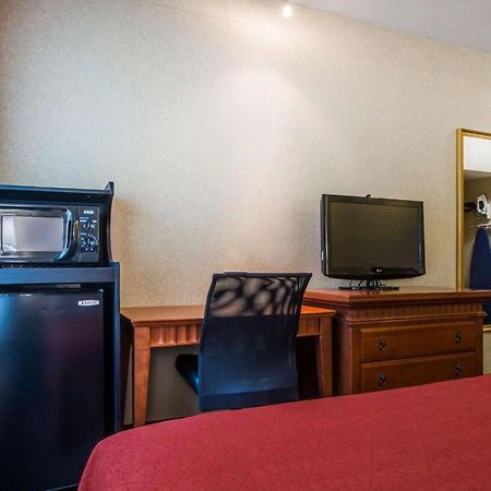 Econo Lodge Glens Falls - Lake George Bagian luar foto