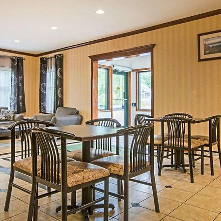 Econo Lodge Glens Falls - Lake George Bagian luar foto
