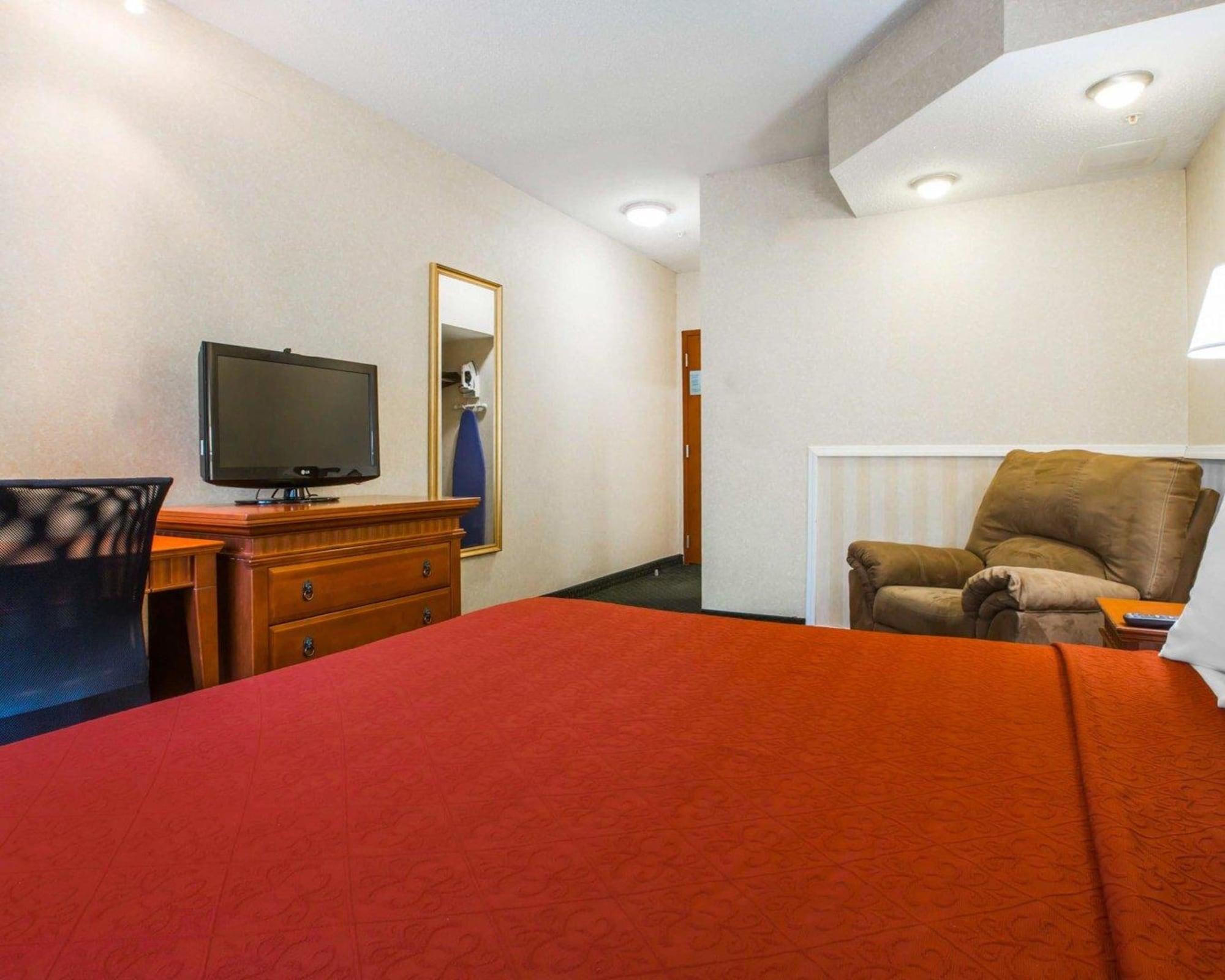 Econo Lodge Glens Falls - Lake George Bagian luar foto