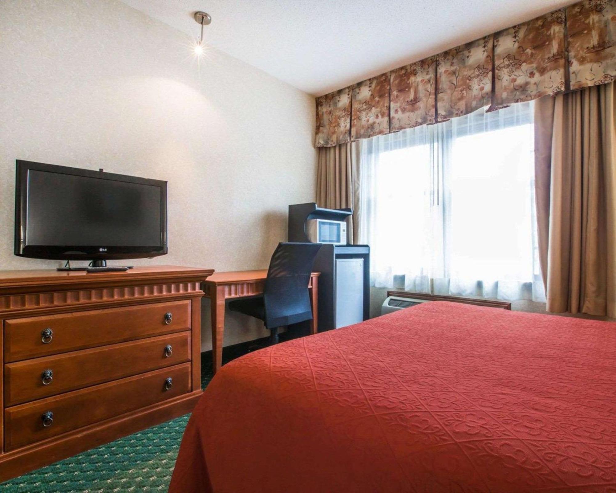 Econo Lodge Glens Falls - Lake George Bagian luar foto