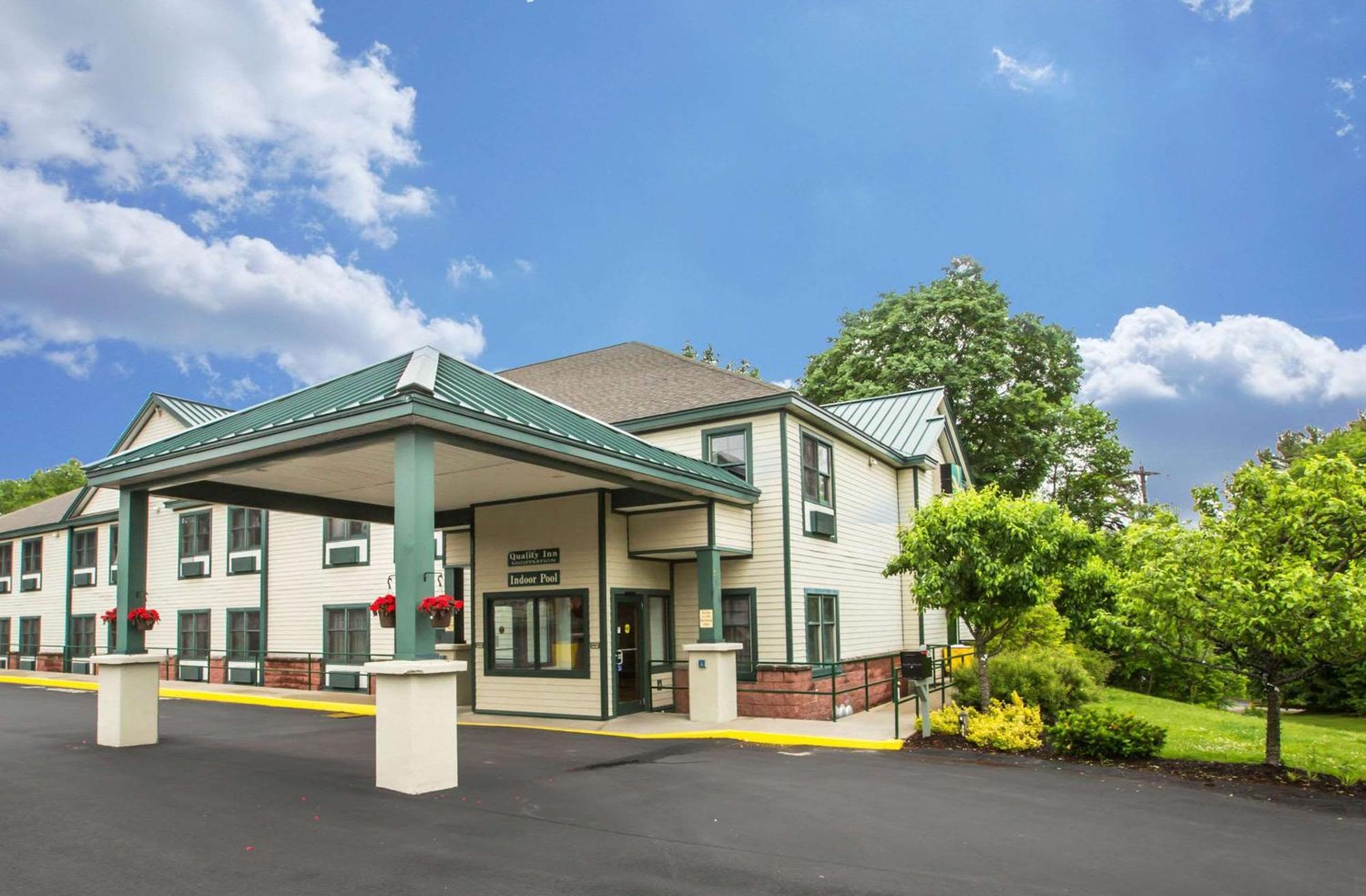 Econo Lodge Glens Falls - Lake George Bagian luar foto