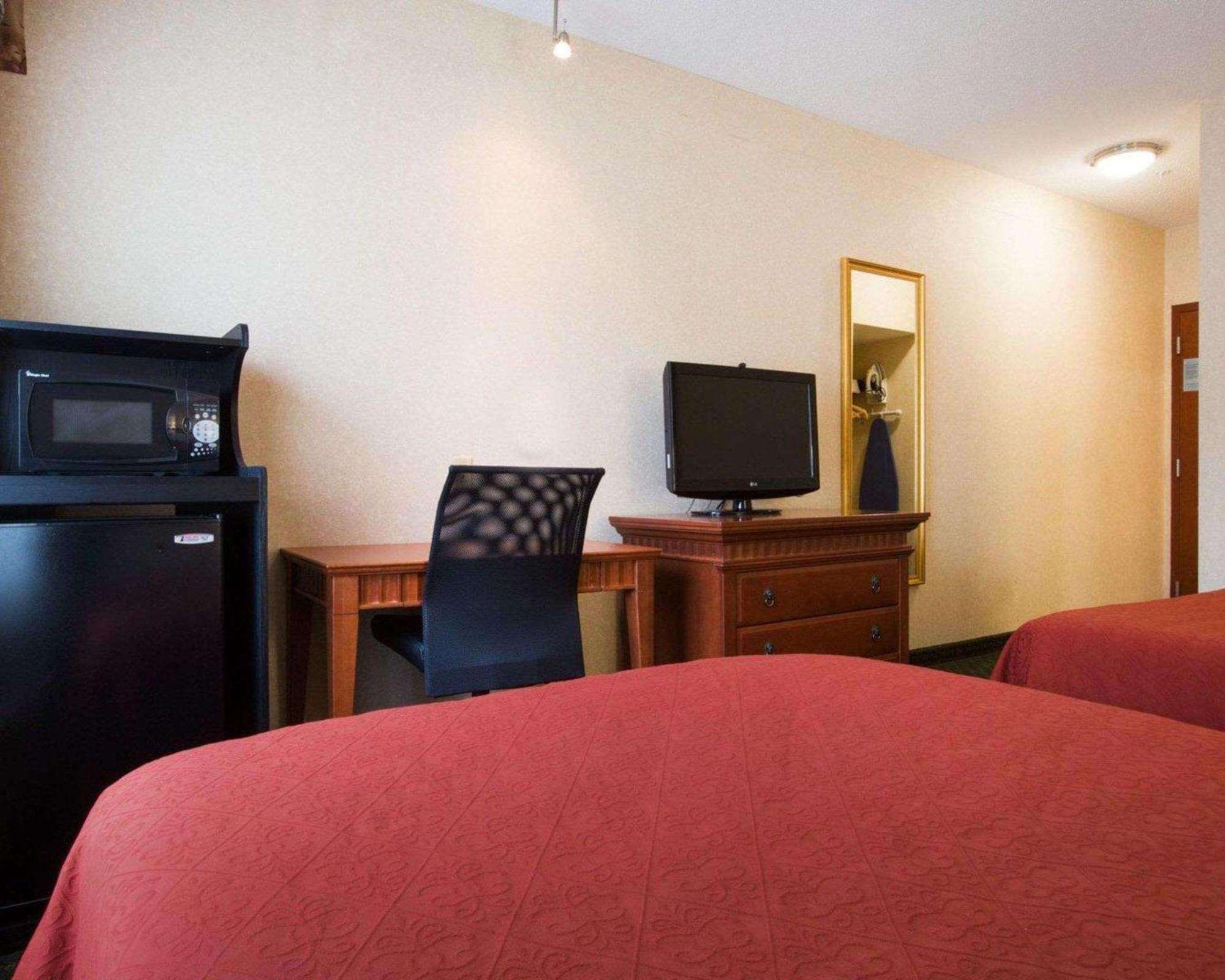 Econo Lodge Glens Falls - Lake George Bagian luar foto