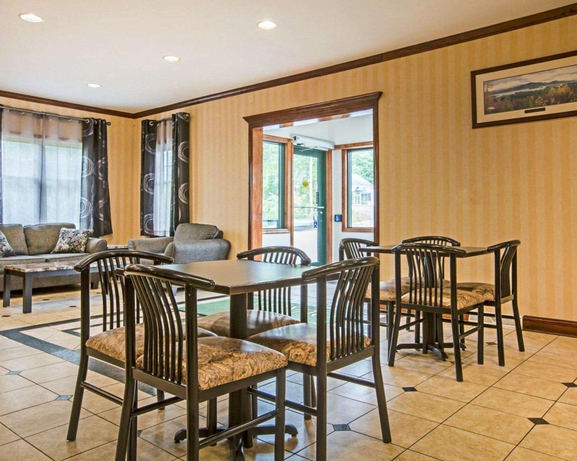 Econo Lodge Glens Falls - Lake George Bagian luar foto