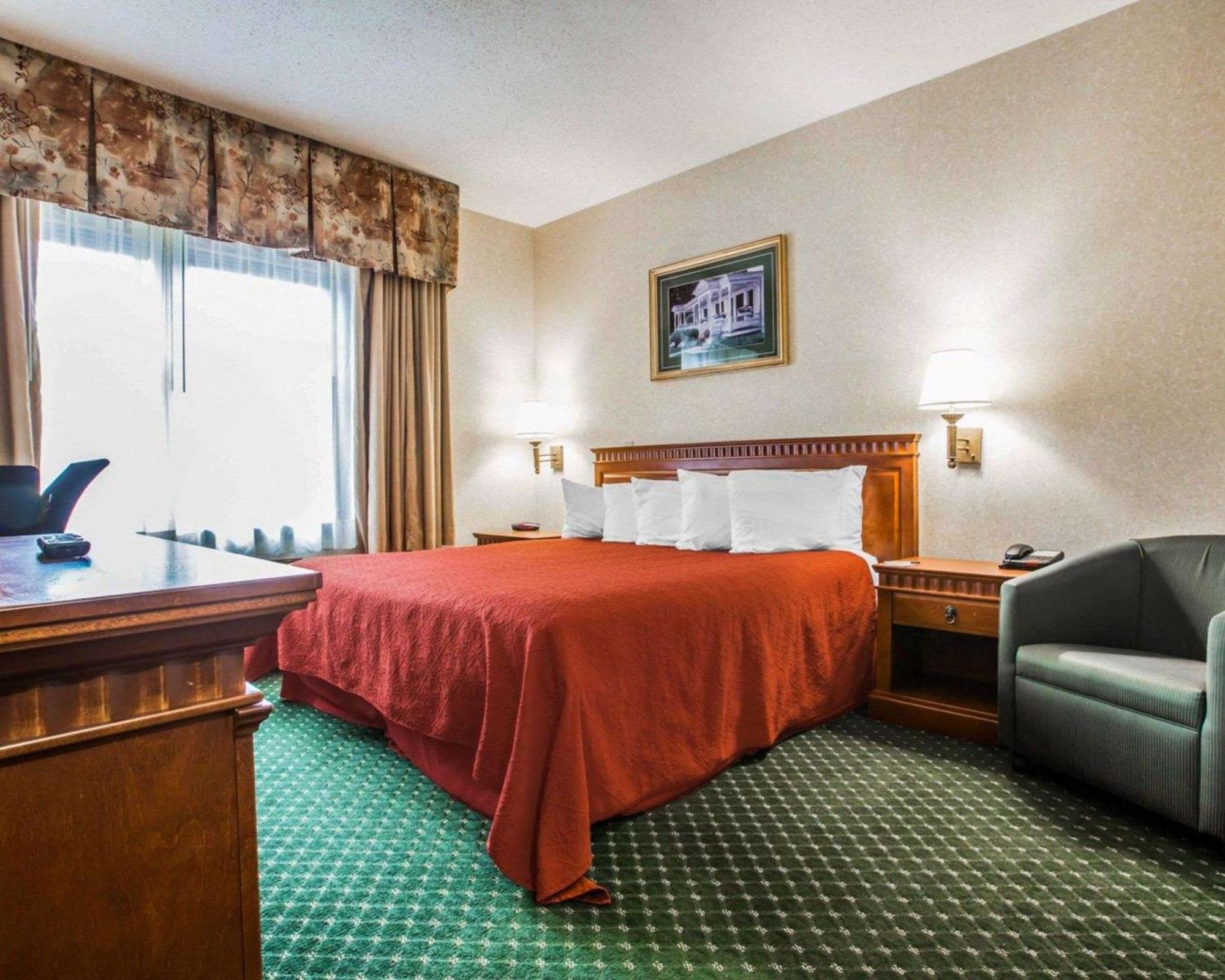 Econo Lodge Glens Falls - Lake George Bagian luar foto