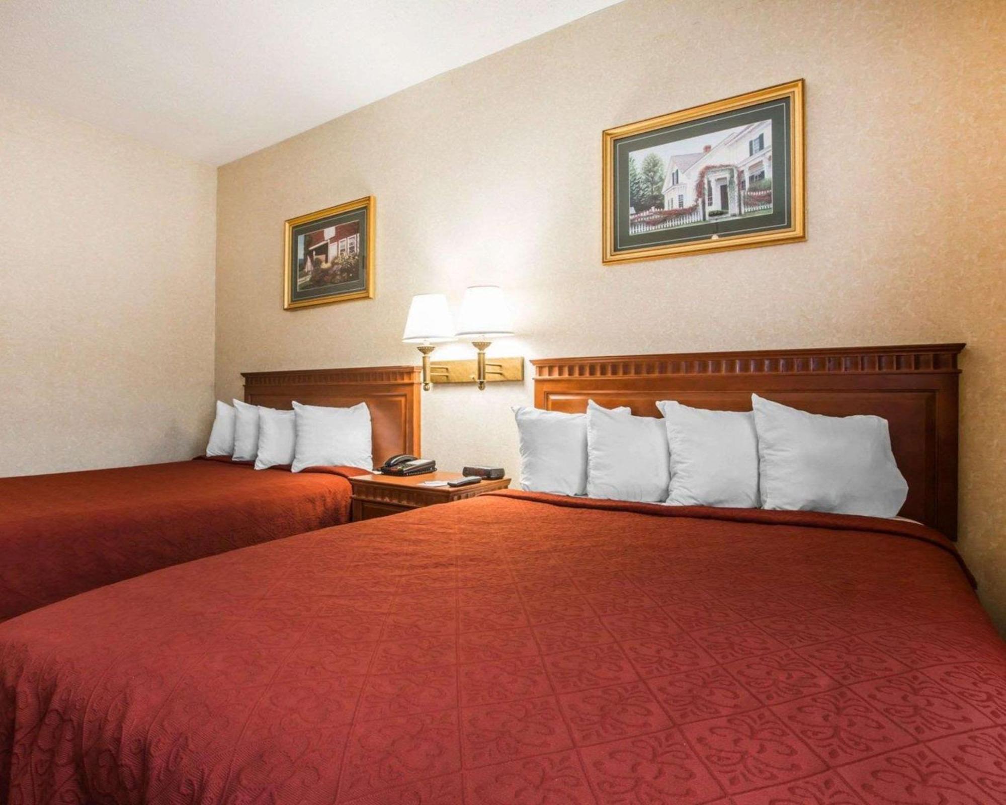 Econo Lodge Glens Falls - Lake George Bagian luar foto