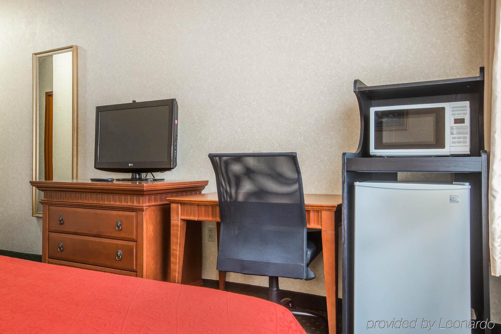 Econo Lodge Glens Falls - Lake George Bagian luar foto