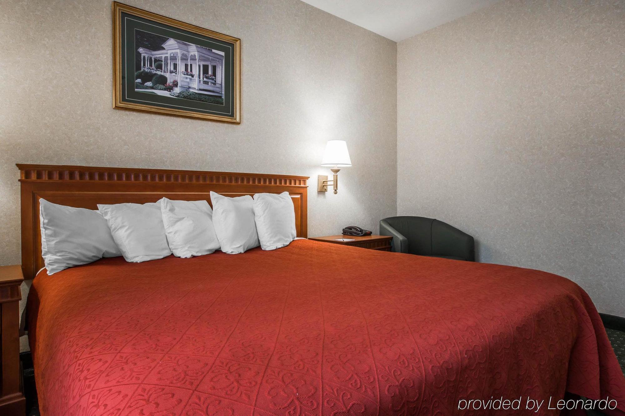 Econo Lodge Glens Falls - Lake George Bagian luar foto