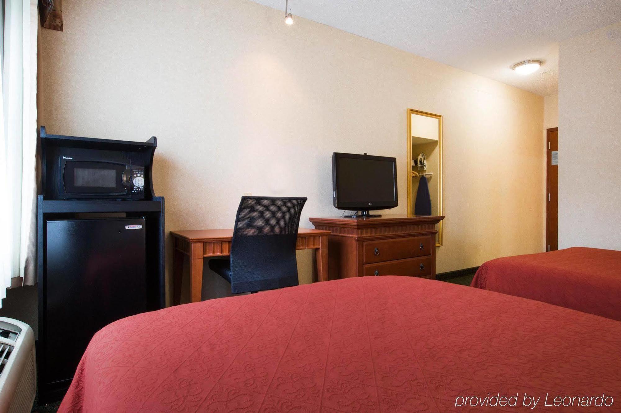 Econo Lodge Glens Falls - Lake George Bagian luar foto