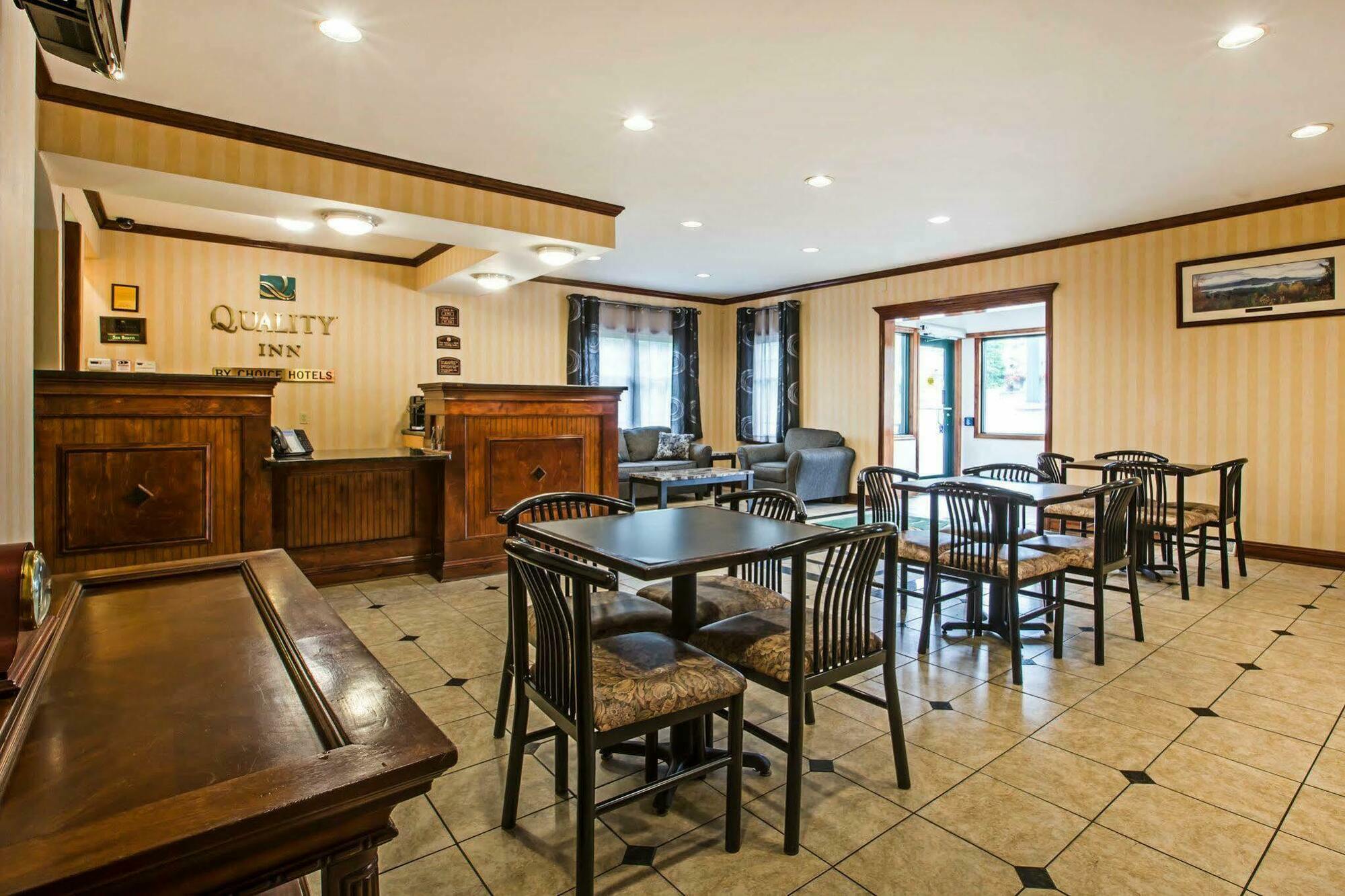 Econo Lodge Glens Falls - Lake George Bagian luar foto
