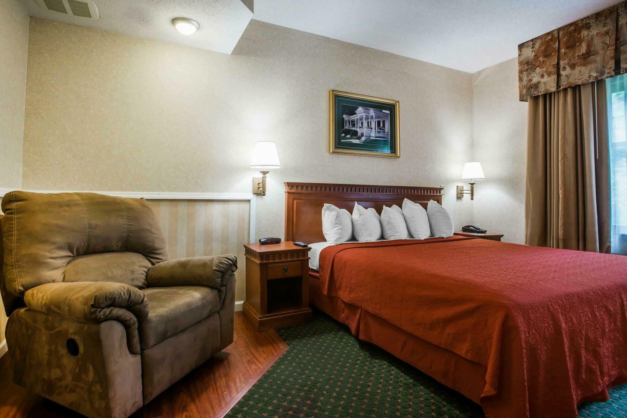 Econo Lodge Glens Falls - Lake George Bagian luar foto