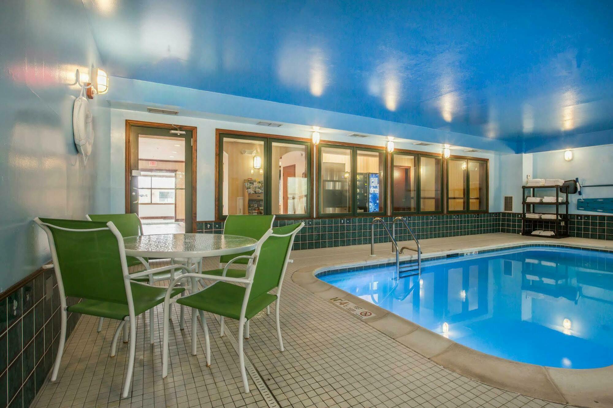 Econo Lodge Glens Falls - Lake George Bagian luar foto