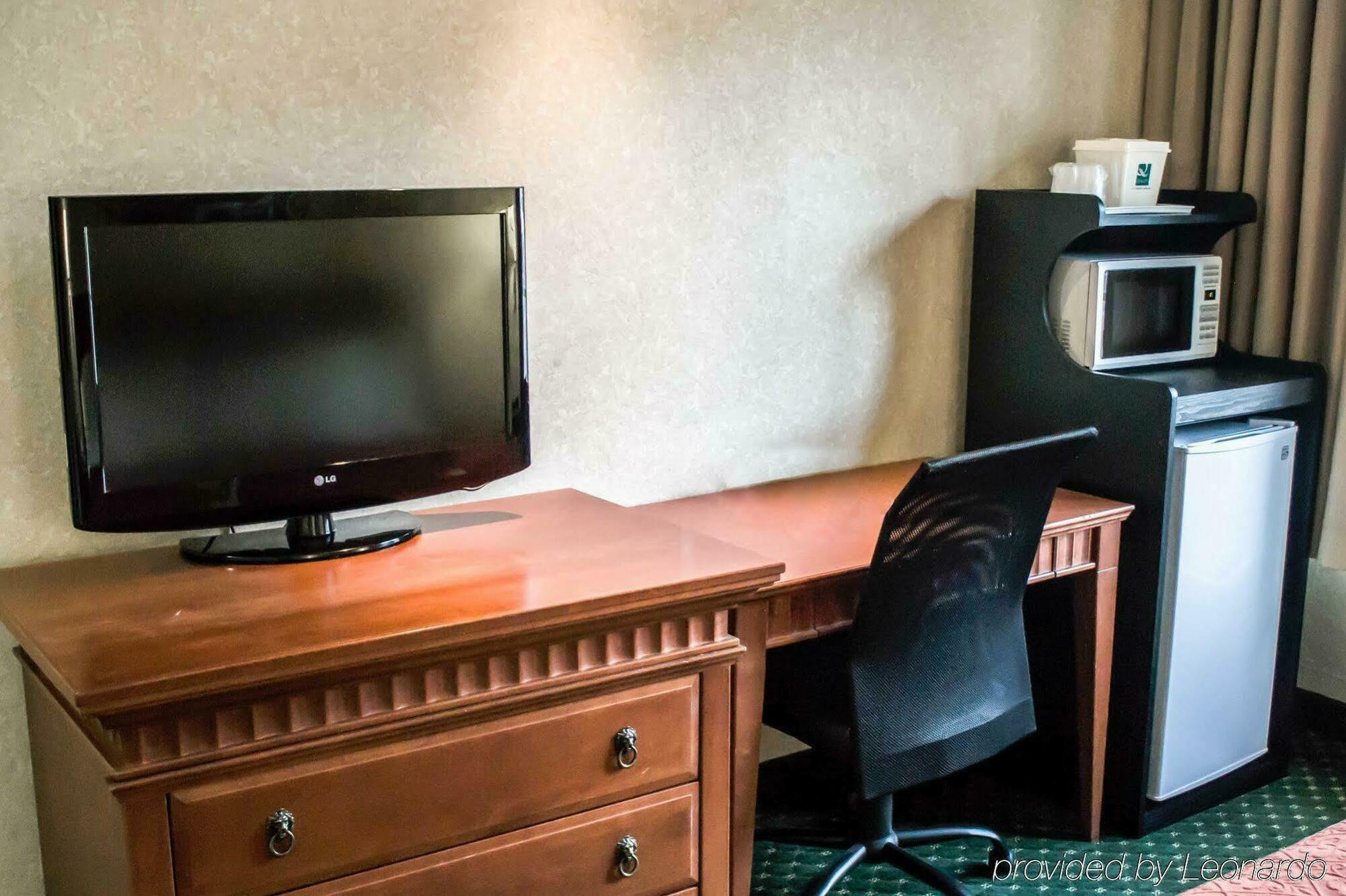 Econo Lodge Glens Falls - Lake George Bagian luar foto